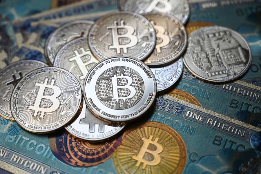 El bitcoin sube 11% y supera los 38 mil dólares