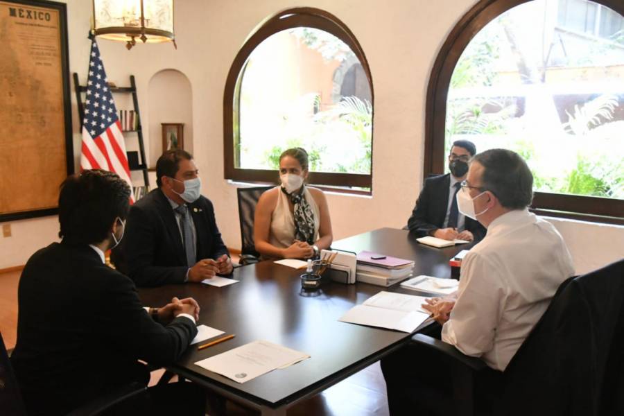 Marcelo Ebrard recibe a Ben Hueso, senador de EEUU en California