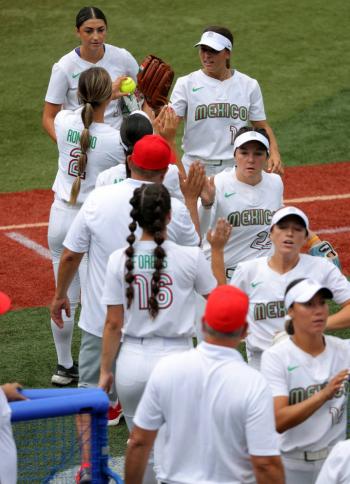 No ten&iacute;amos intenci&oacute;n de faltarle al respeto a M&eacute;xico: selecci&oacute;n de Softbol