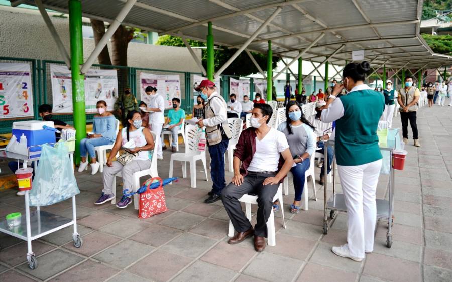 Vacunación contra Covid-19 en Chiapas avanza entre autoridades federales y locales: Zoé Robledo