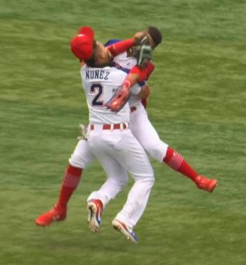 B&eacute;isbol: En M&eacute;xico vs Rep&uacute;blica Dominicana ocurre aparatoso choque
