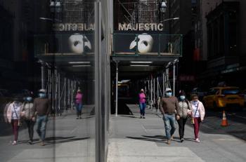Las salas de Broadway en Nueva York exigir&aacute;n vacunas y mascarillas