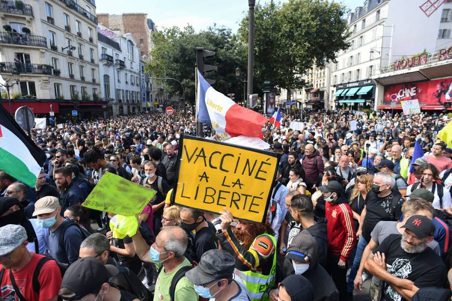 Más de 200 mil personas se manifiestan en Francia contra el pasaporte sanitario