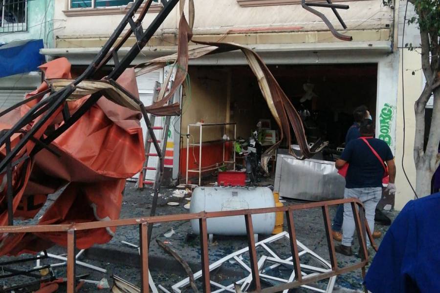 Explota tanque de gas en taquería de Iztacalco; hay 12 lesionados