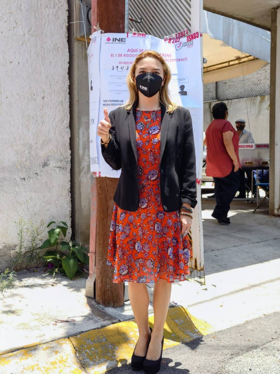 Consejera Carla Humphrey acude a urnas de Consulta Popular