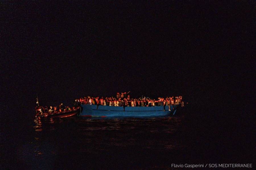 En el Mar Mediterráneo, rescatan a más de 400 migrantes