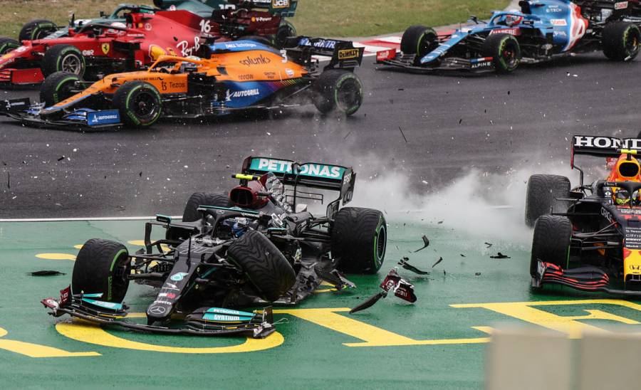 Bottas, Pérez y Leclerc abandonan en primera vuelta de GP de Hungría por choques