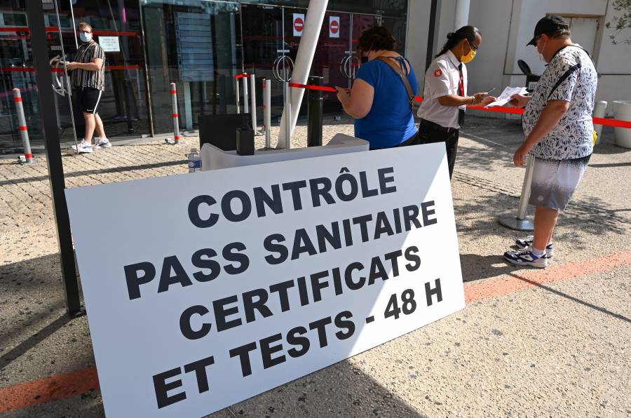Francia lanza certificado sanitario para sus ciudadanos vacunados en el extranjero