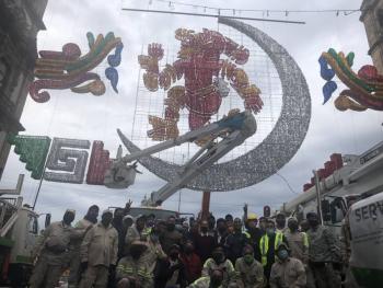 Alumbrado en el Z&oacute;calo conmemora 500 a&ntilde;os de resistencia