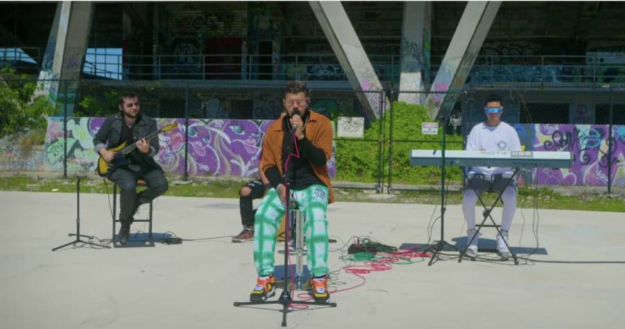 Boza sorprende en Sesión Acústica con sus grandes éxitos