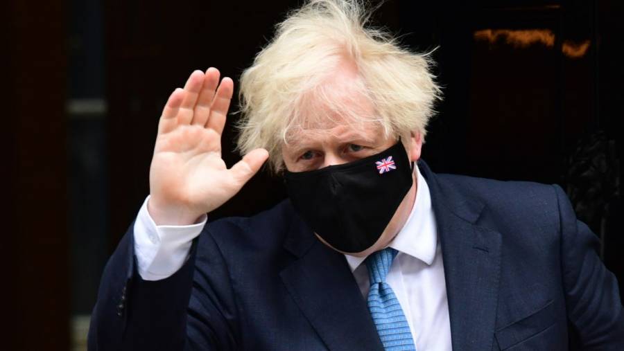 Boris Johnson provoca indignación al alabar cierre de minas de carbón