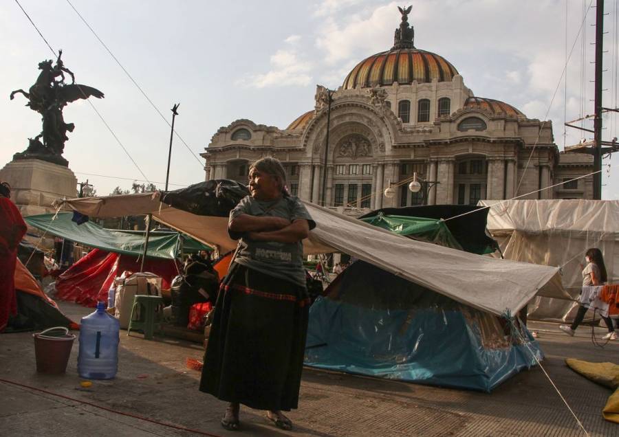 Triquis de Oaxaca reinstalan plantón en Eje Central