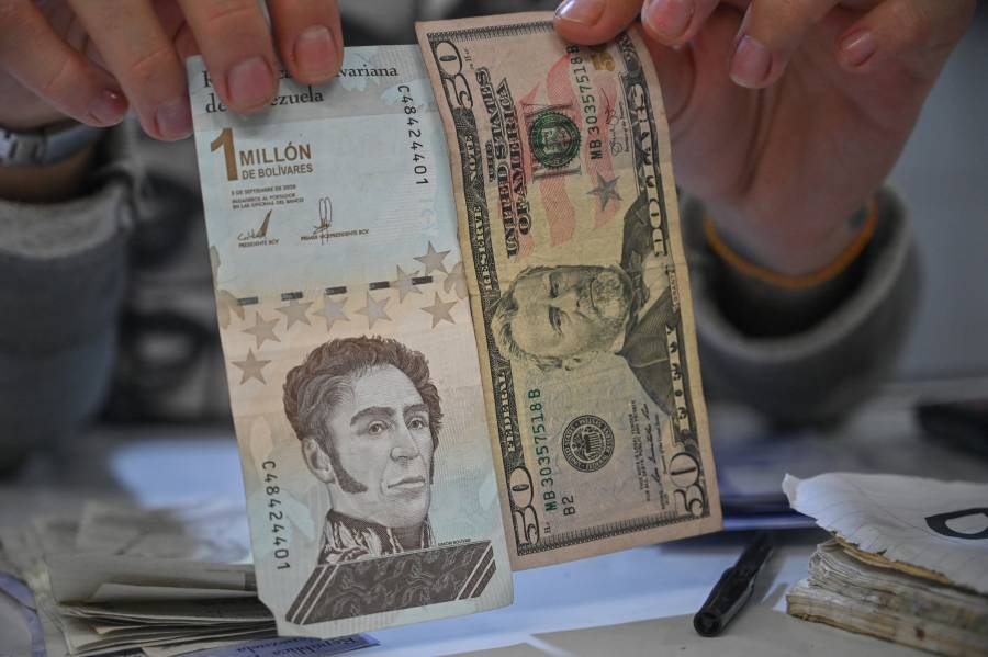 Venezolanos se deshacen de bolívares tras reconversión monetaria