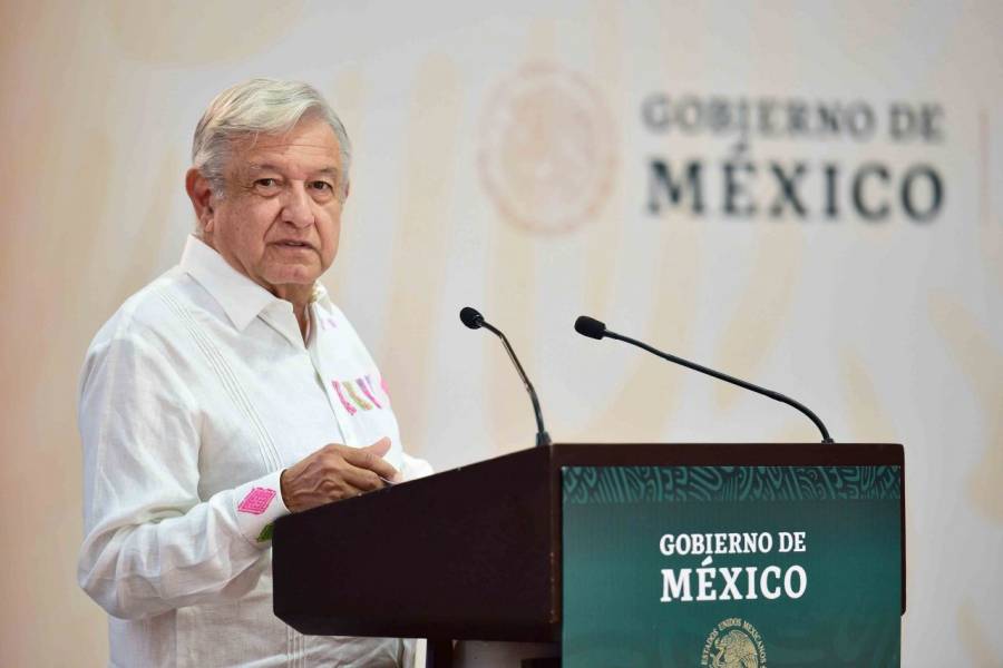 AMLO promete pago de salarios a funcionarios de Colima
