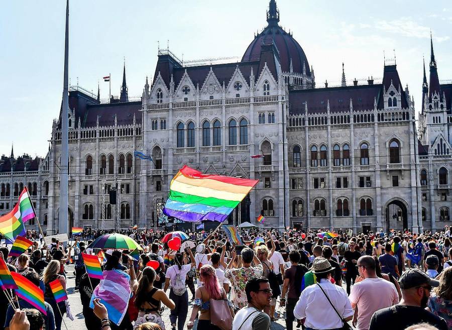 Se aplicar&aacute; la ley h&uacute;ngara anti-LGBT+ cerca de iglesias