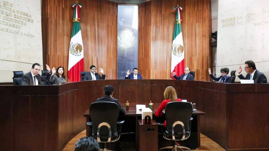 Pide Monreal a SCJN admitir recurso para resolver crisis en TEPJF