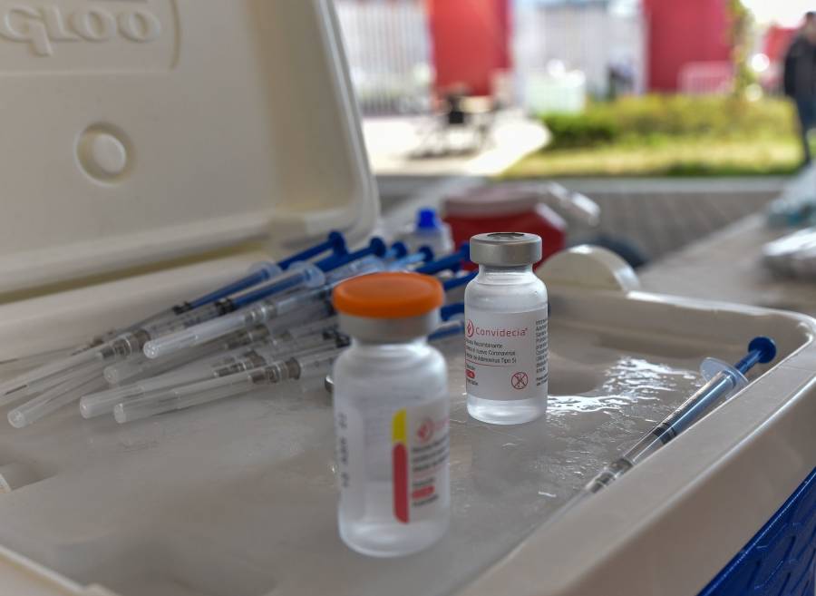 Vacunados con CanSino necesitan segunda dosis anticovid, dice la farmacéutica a Cofepris