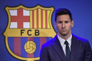 Entre l&aacute;grimas, Messi se despide del Barcelona