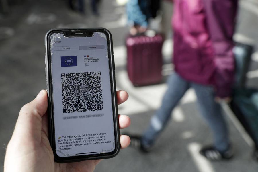 Polic&iacute;a italiana desmantela red de venta de falsos pases santitarios