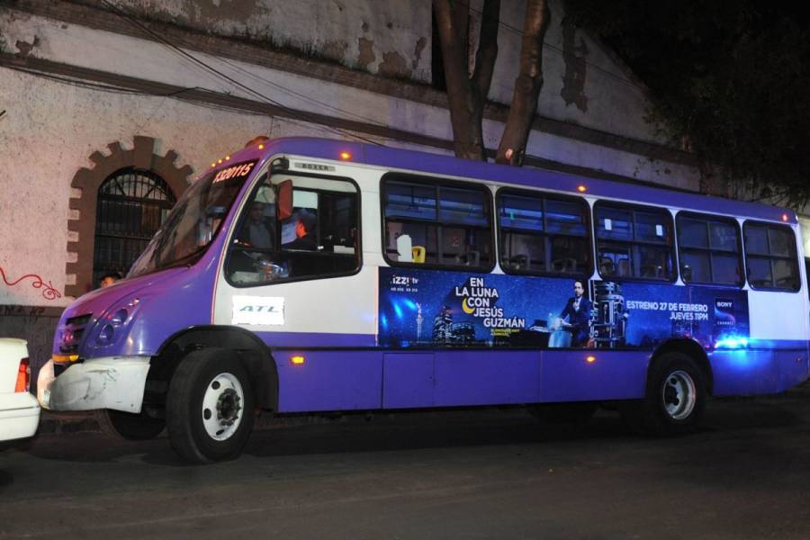Cae en CDMX hombre que conducía camión de pasajeros con reporte de robo