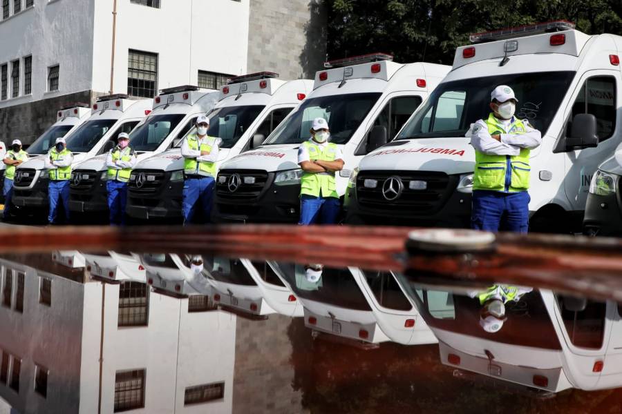 CDMX recibe ambulancias donadas por el Insabi para atender COVID-19