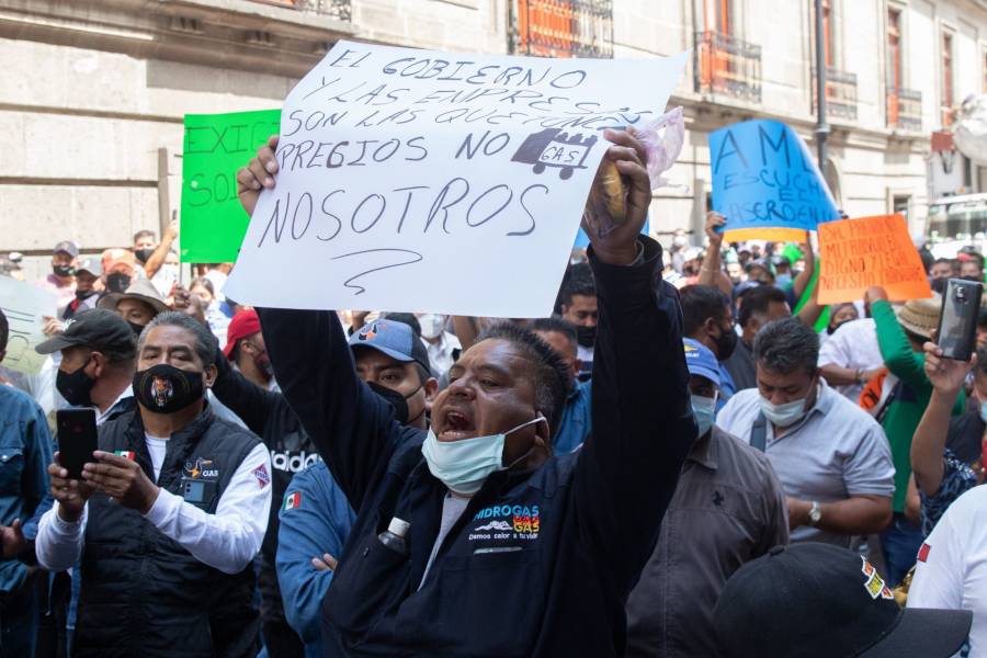 Gaseros se manifiestan en el Zócalo; rechazan tope a precio del combustible