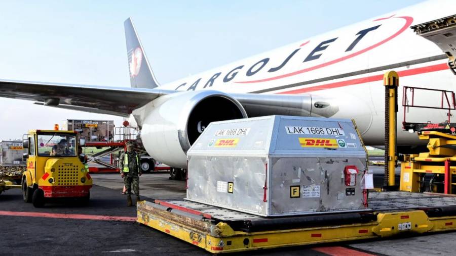 Arribaron a México 585 mil vacunas de Pfizer, provenientes de EEUU