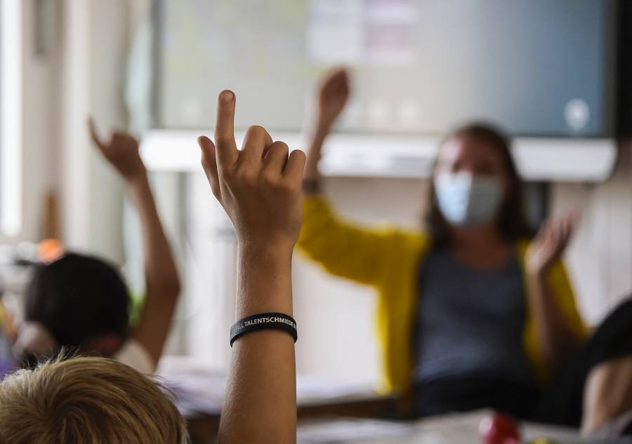 California hace obligatoria la vacunación contra Covid-19 para profesores