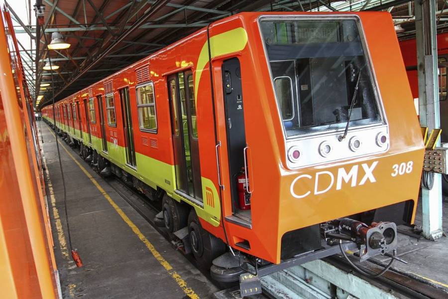 Metro retira tren que se salió de las vías en taller de Ticomán