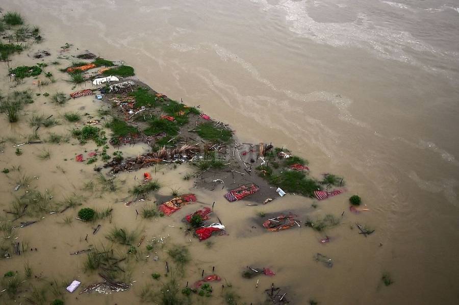 Evacuan a miles de personas por desbordamiento del río Ganges