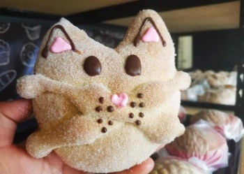 ¡Karen ven a ver esto! Ya existe el pan de Michi-Muerto