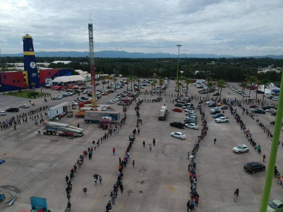 En Durango fila para recibir vacuna de Covid-19 no llegaba a ningún lado