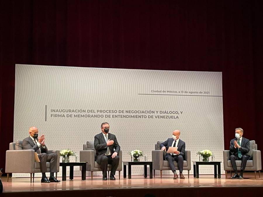 Gobierno y oposición venezolana firman acuerdo para iniciar el diálogo