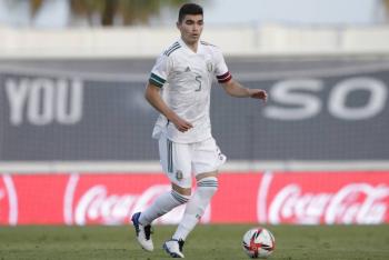 Previo a su fichaje con el Genoa, Johan V&aacute;squez se despide de Pumas