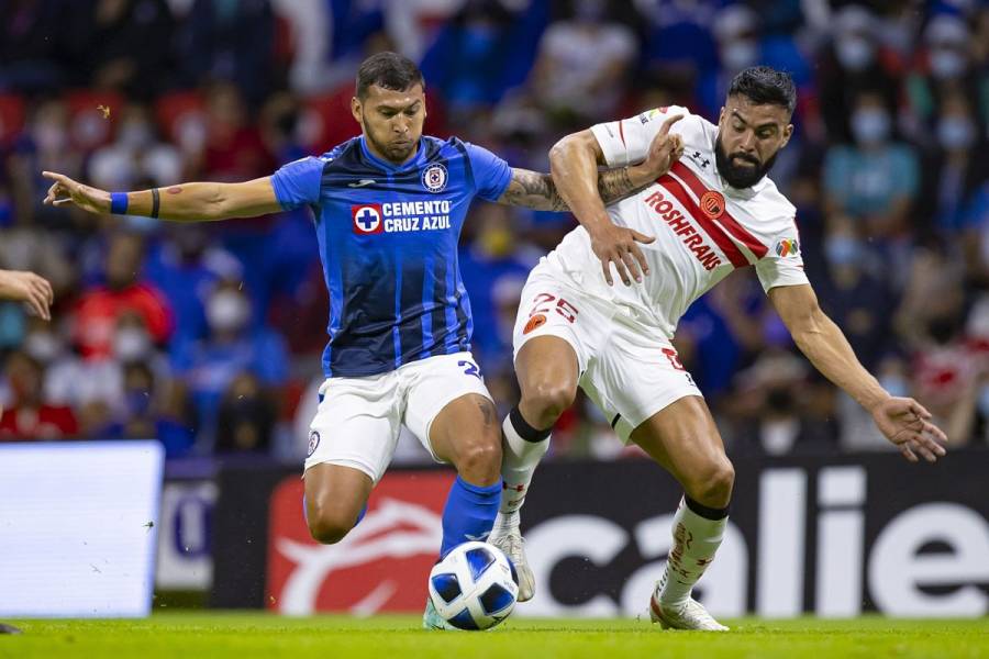 Cruz Azul se impone a un invicto Toluca en el Estadio Azteca