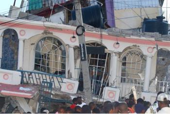 Sube a casi mil 300 la cifra de fallecidos por terremoto en Hait&iacute;