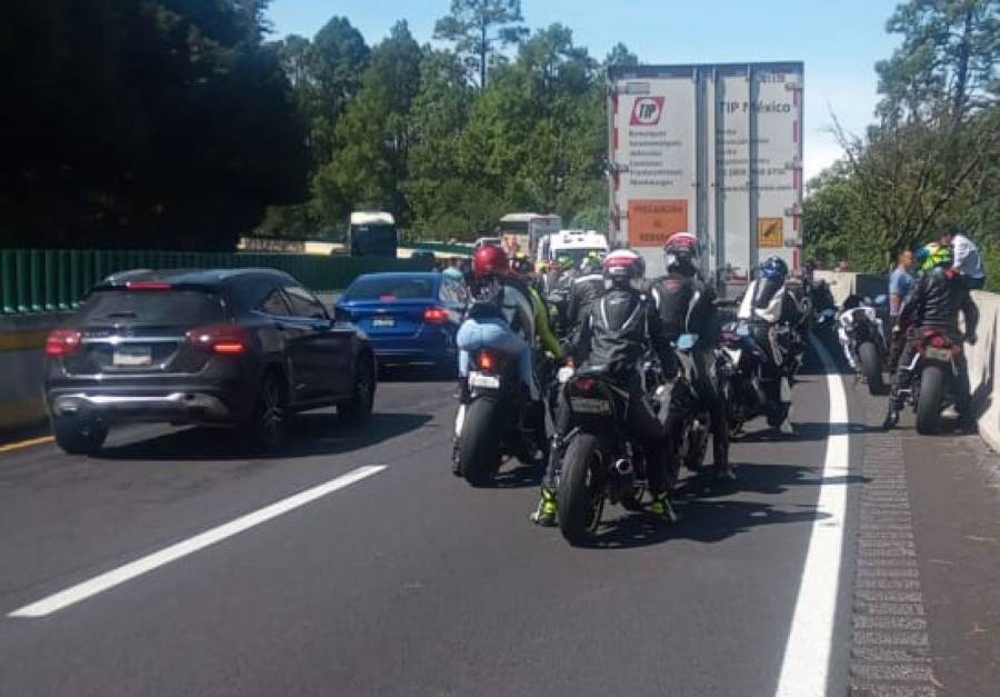 Para evitar accidentes, piden regular la forma en que manejan los motociclistas