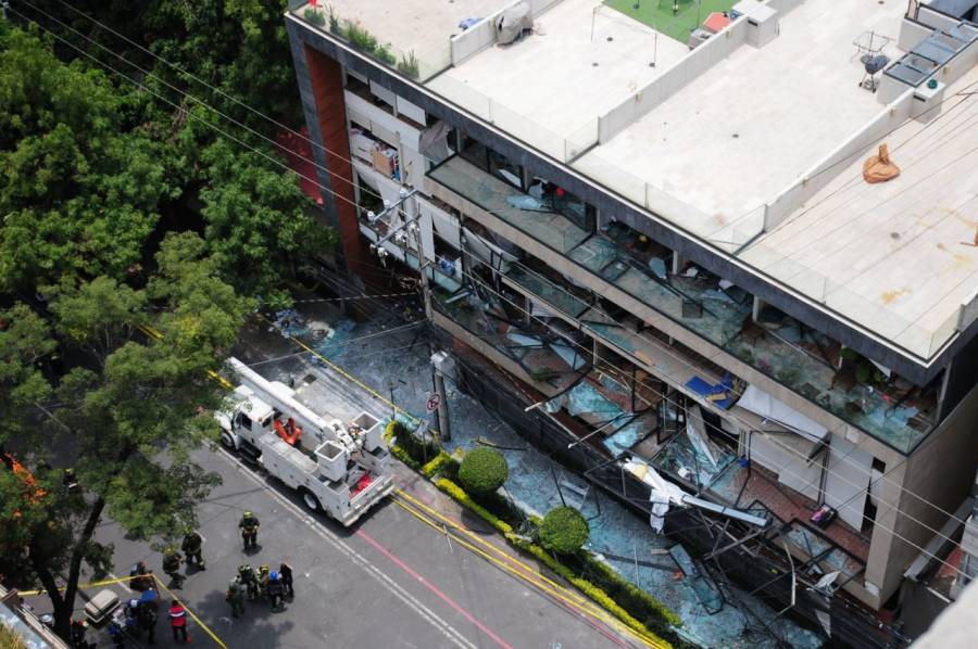 Muere un hombre por explosión en edificio de Avenida Coyoacán