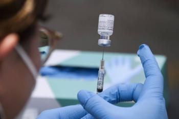 Pfizer presiona a EEUU por autorizaci&oacute;n para una tercera dosis de su vacuna