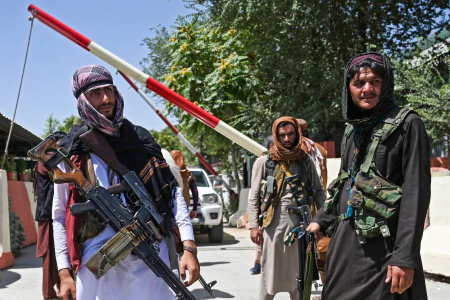 Facebook bloquea cuentas de WhatsApp de los talibanes