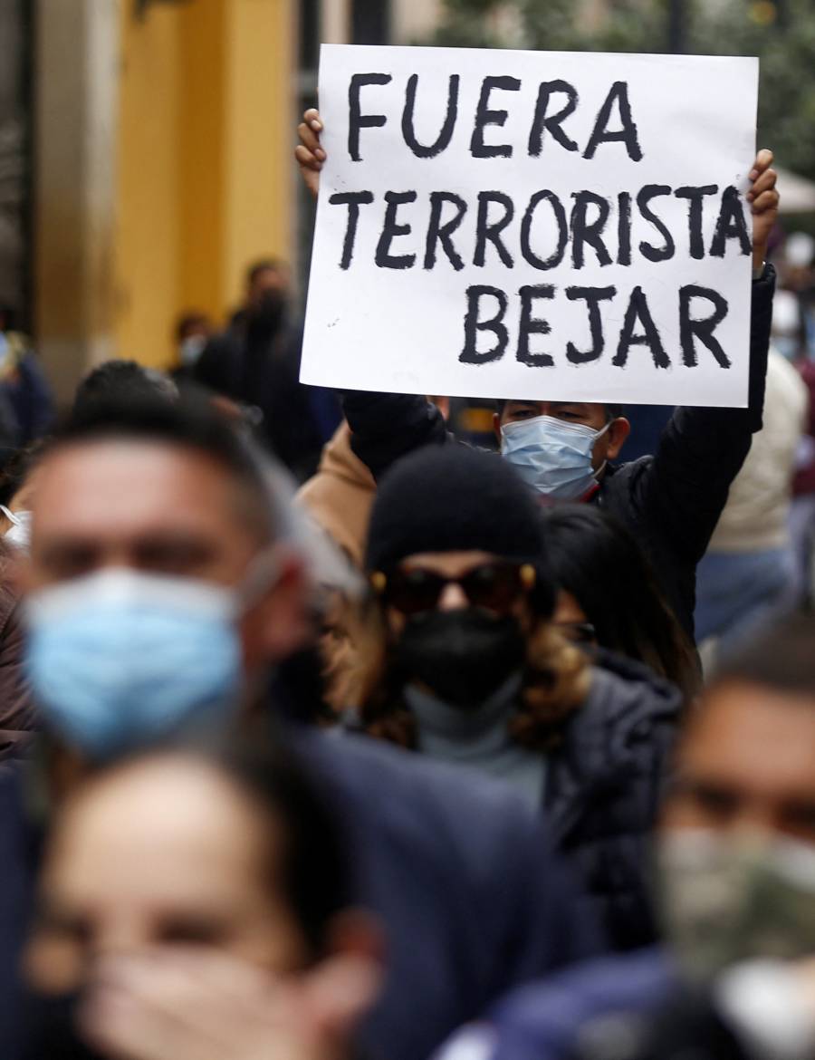Héctor Béjar, canciller de Perú renuncia tras declaraciones sobre el terrorismo