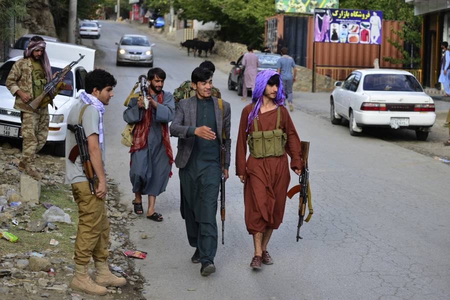 Talibanes disuelven con violencia una protesta en Afganistán