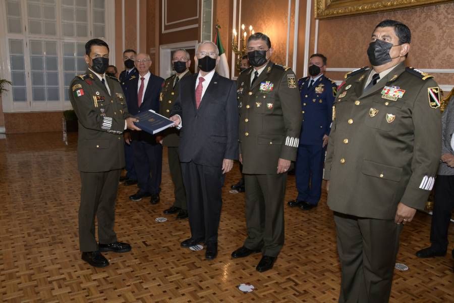 Ejército toma posesión de Santa Lucía; entregan título de concesión