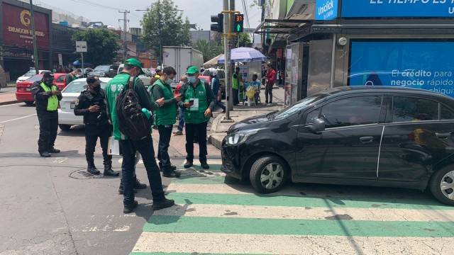 Semovi manda al corralón a taxis por falta de constancia de registro vehicular