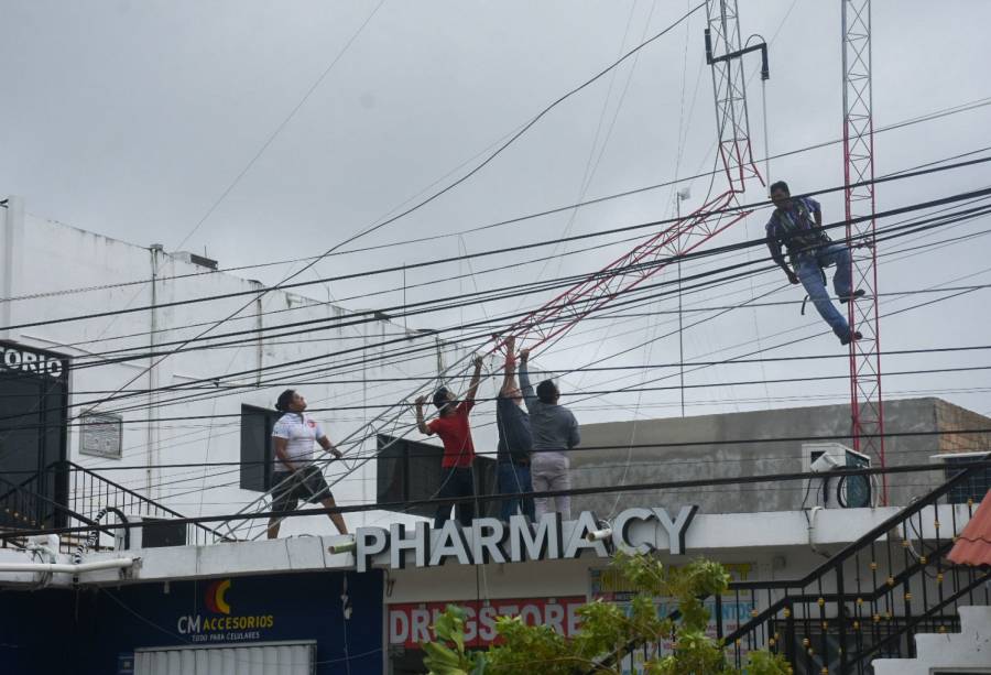 Huracán Grace: CFE restablece el 10% de suministro eléctrico en Quintana Roo y Yucatán