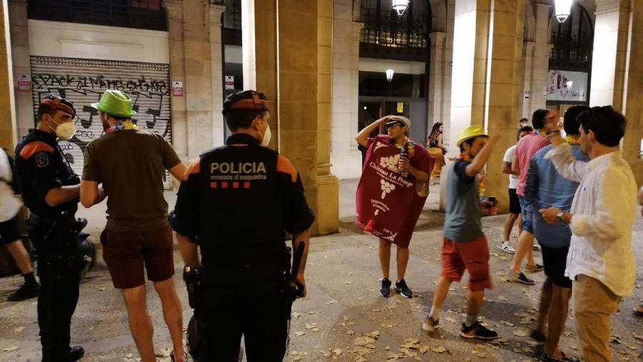 Ordenan levantar toque de queda en Barcelona
