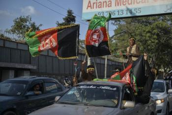 Afganos desaf&iacute;an al Talib&aacute;n; protestan en diversas ciudades contra el r&eacute;gimen
