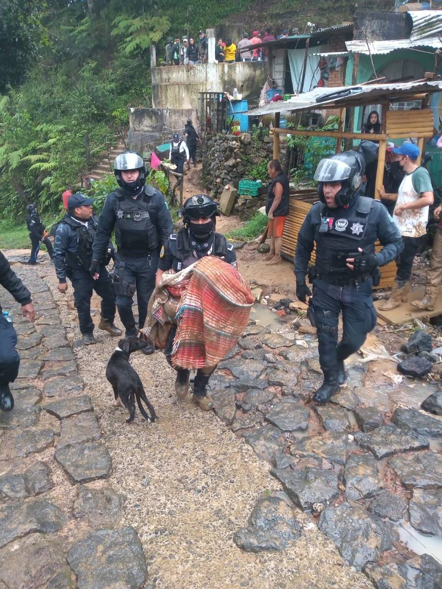 Tras derrumbes en Xalapa, la SSP encontró a siete personas fallecidas