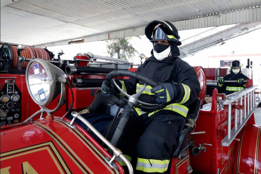 En CDMX equiparán al Heroico Cuerpo de Bomberos, también les subirán el sueldo