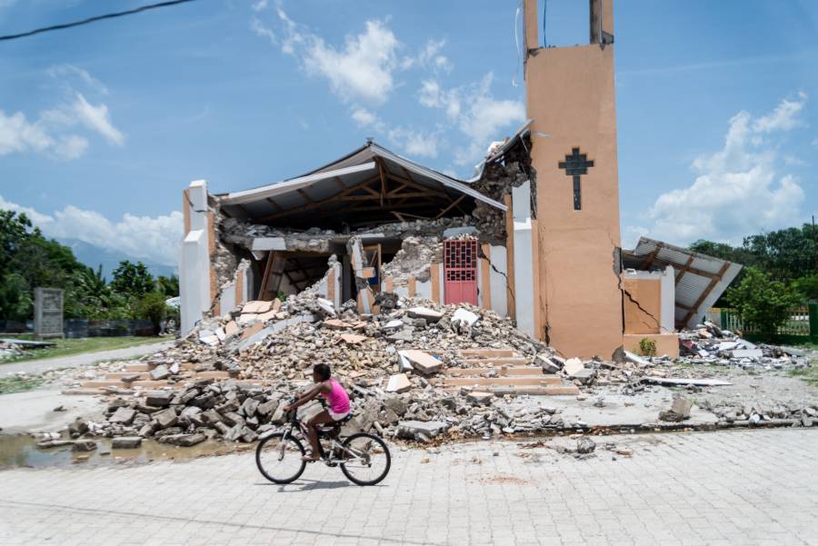 Haití: Aumenta a más de 2 mil cifra de muertos por sismo